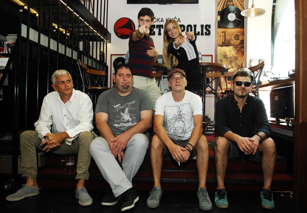 Чувари бакље поново јашу